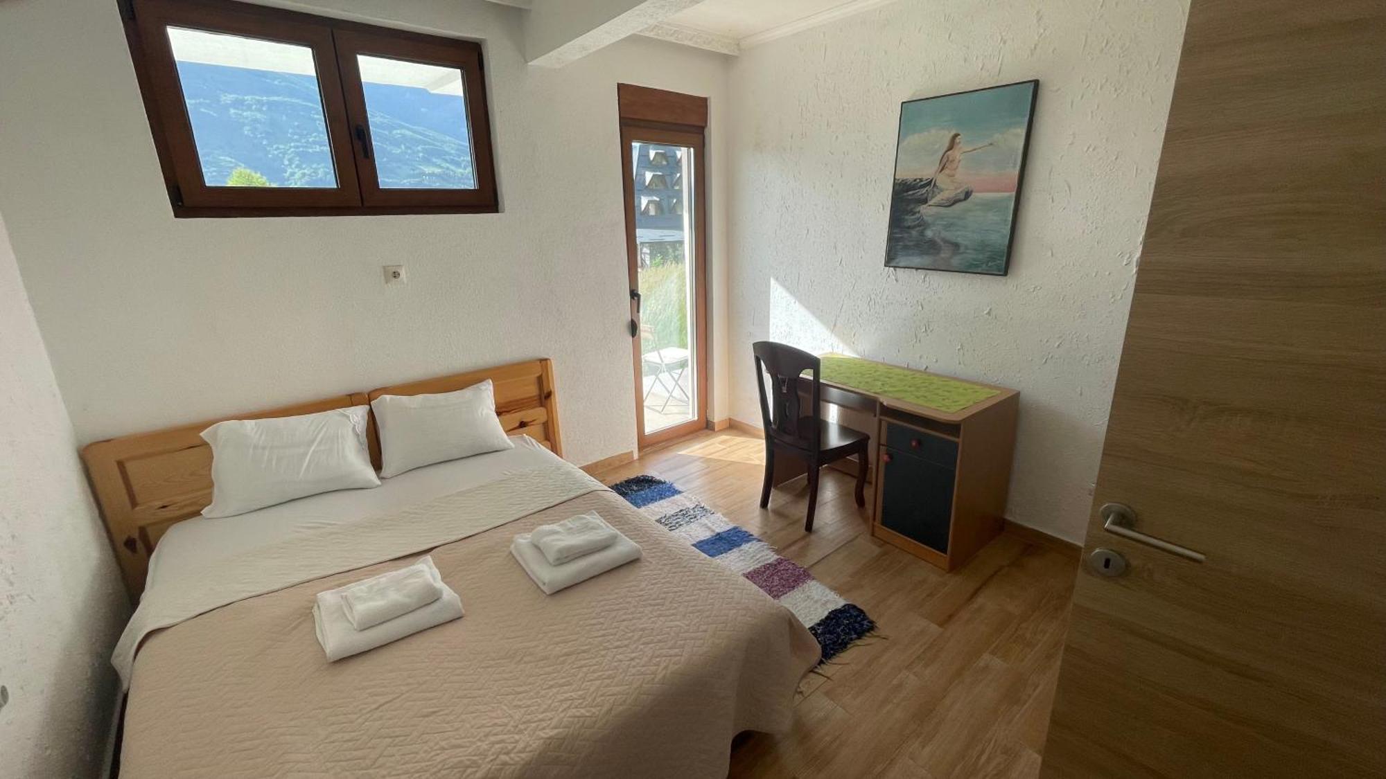 Visitor Yard Bed & Breakfast Plav Ngoại thất bức ảnh