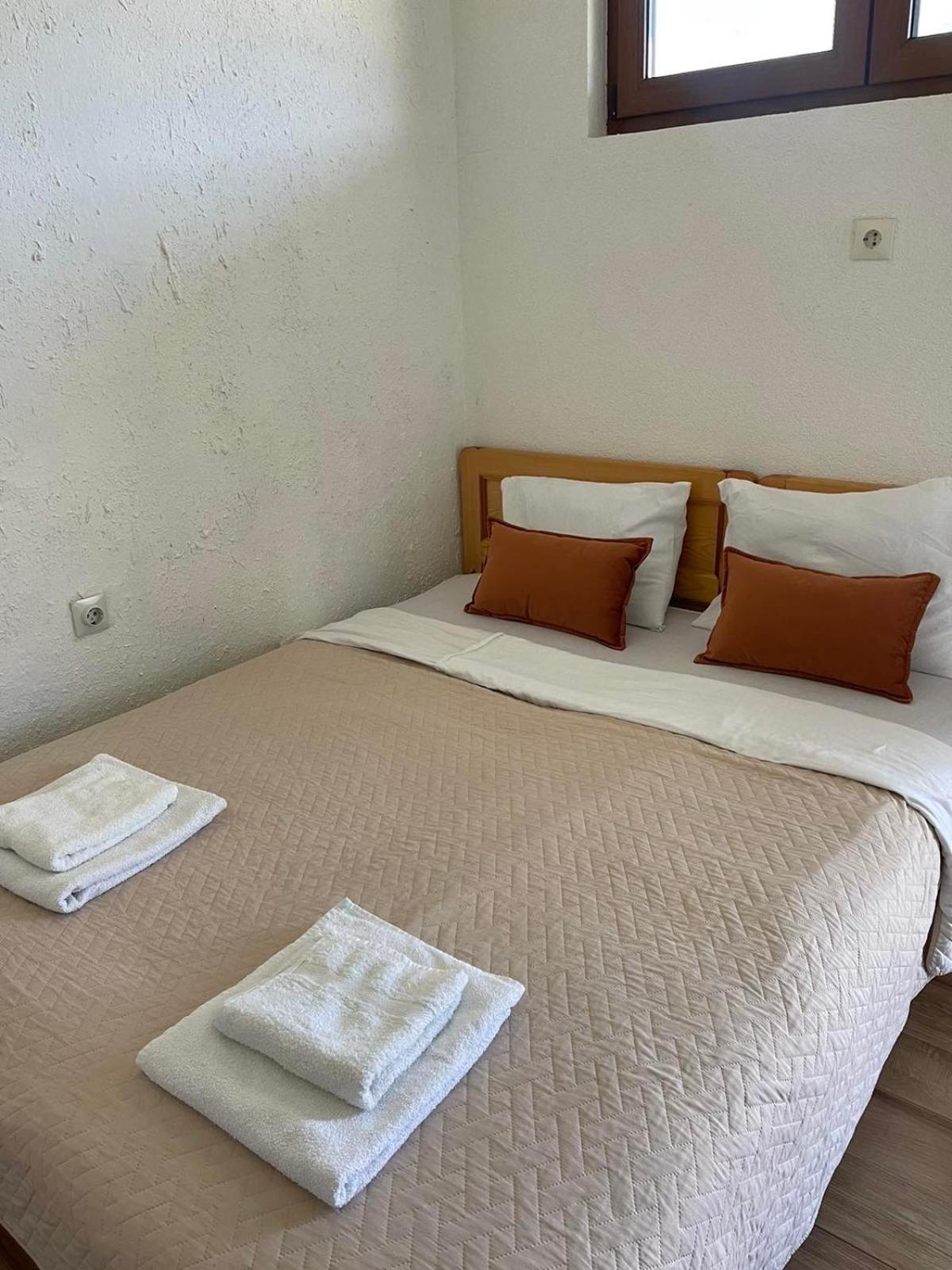 Visitor Yard Bed & Breakfast Plav Ngoại thất bức ảnh