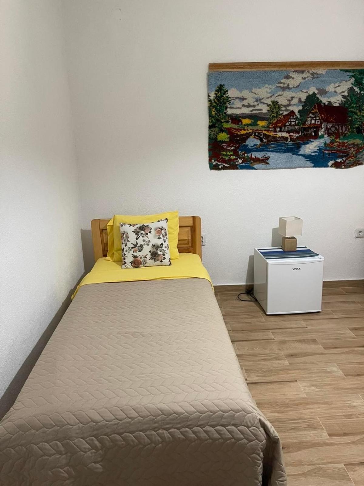 Visitor Yard Bed & Breakfast Plav Ngoại thất bức ảnh