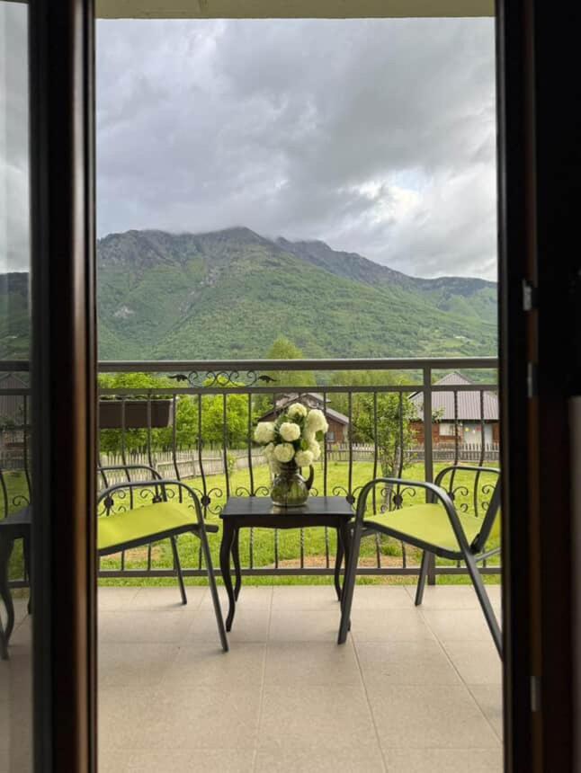 Visitor Yard Bed & Breakfast Plav Ngoại thất bức ảnh