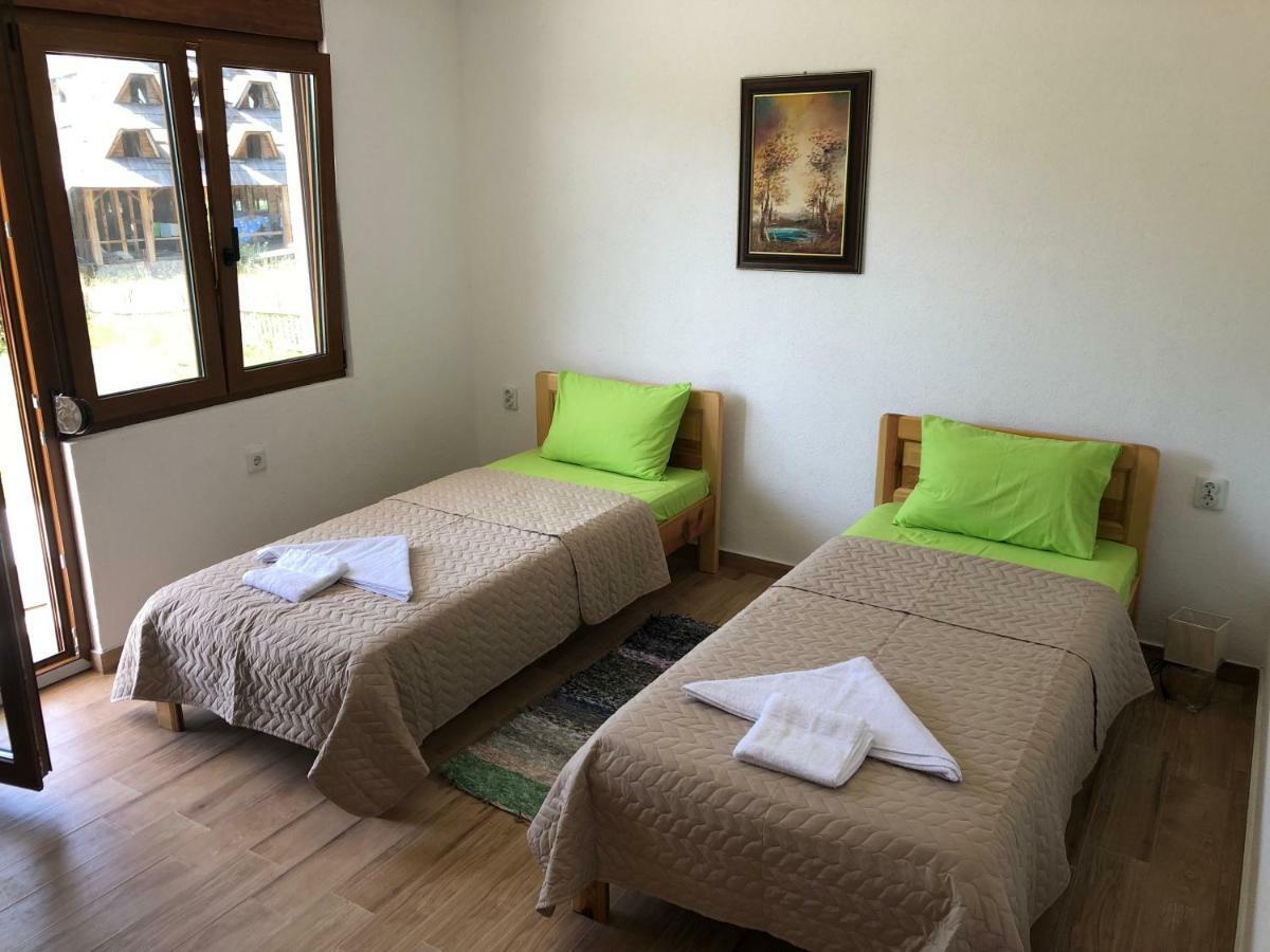 Visitor Yard Bed & Breakfast Plav Ngoại thất bức ảnh